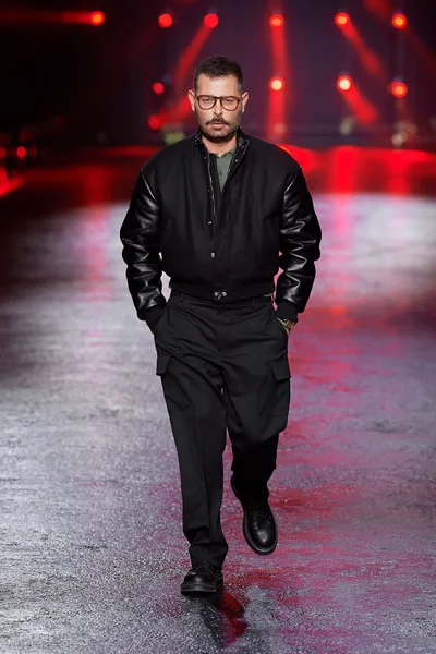 Look 50